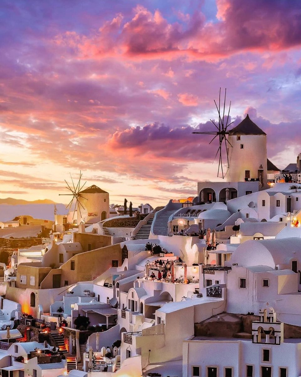 W0rld2026's tweet photo. Sunset in Santorini, Greece 🇬🇷 https://t.co/5IOLPIAP5V