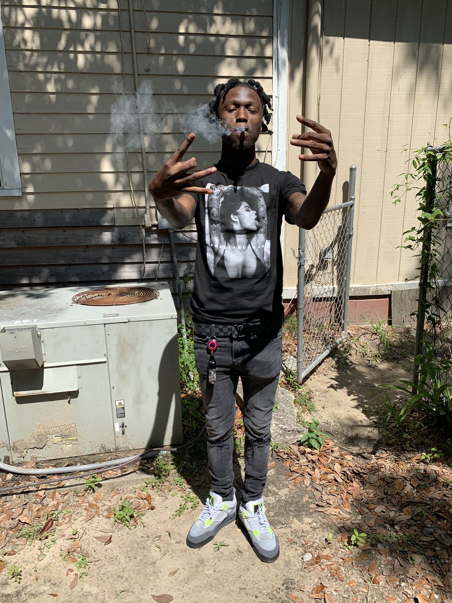 MiPSosa's tweet photo. Dead broke and still do it on the love https://t.co/oAasKjBPb2