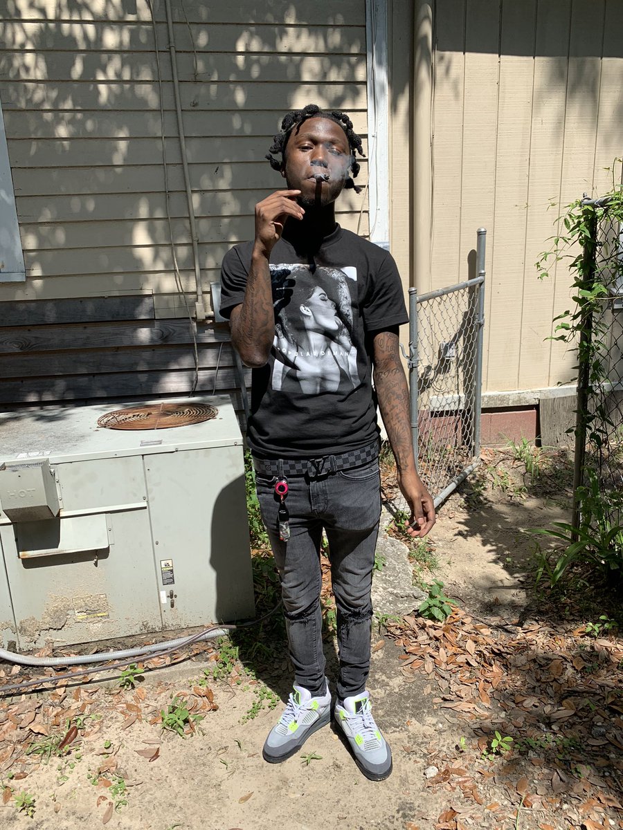 MiPSosa's tweet photo. Dead broke and still do it on the love https://t.co/oAasKjBPb2