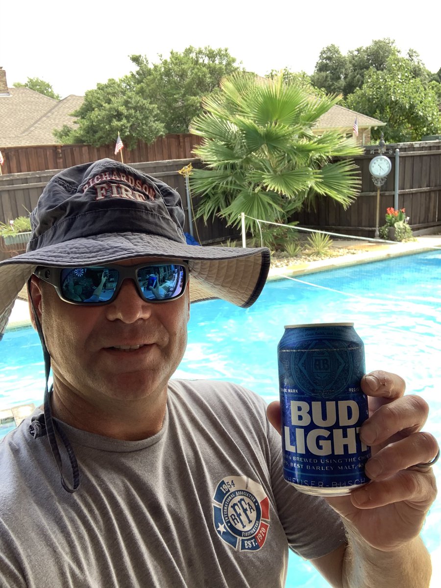 dirt213's tweet photo. To all my First Responder and First Receiver peeps out there..This Buds for YOU!
Happy 4th and thanks for keeping us safe https://t.co/IeBAQi4Tup