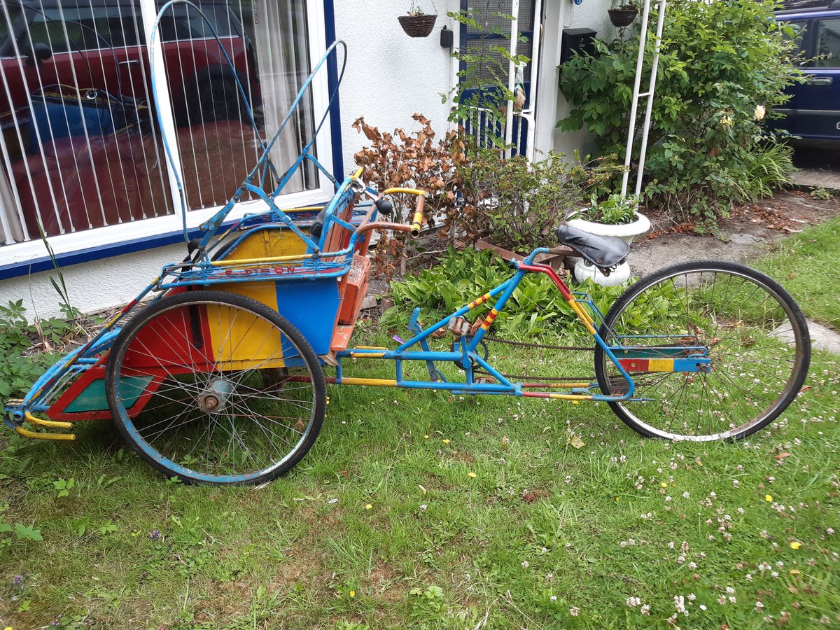 ArchaeoAnni's tweet photo. My 'new' bike has arrived! LOOK AT IT! Isn't it fantastic! 1975 becak, probably Indonesian, managed to avoid the gov disposal of 40,000 of them in the sea. Going to totally restore her. (At some point!). #vintagebike #distaction #loveatfirstsight π https://t.co/2Y5Z5oj9nW