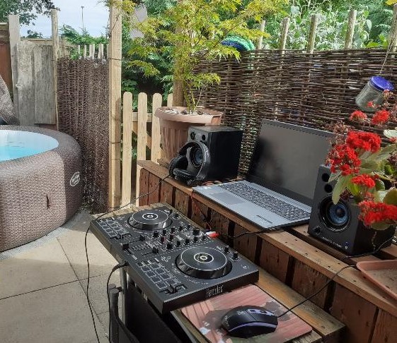 Hercules Dj Setupsaturday Can You Feel Those Summer Vibes Thanks 80s90shouse For The Pic If You Have A Picture Of Your Set Up Please Share It With Us