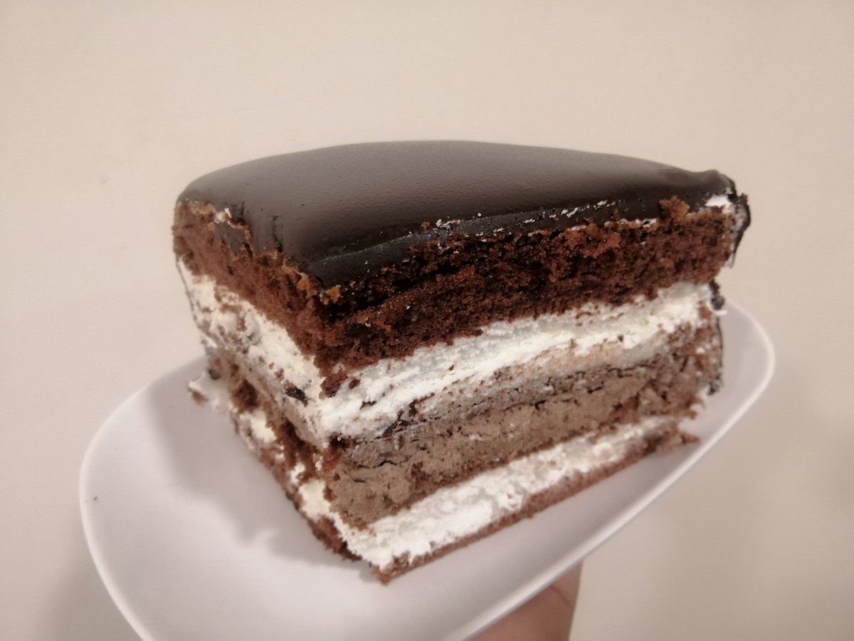 itsme_nalini's tweet photo. My 1st trial for indulgence cake😍
How is it? Comment pls... 😉
#indulgenceCake #indulgence #ganache #chocolate #darkChocolate #whitechocolate #spongecake #baking #passion
#chefnalini 👩🍳❤️
#goodnight ❤️🌹 https://t.co/BxtkSRy50Y