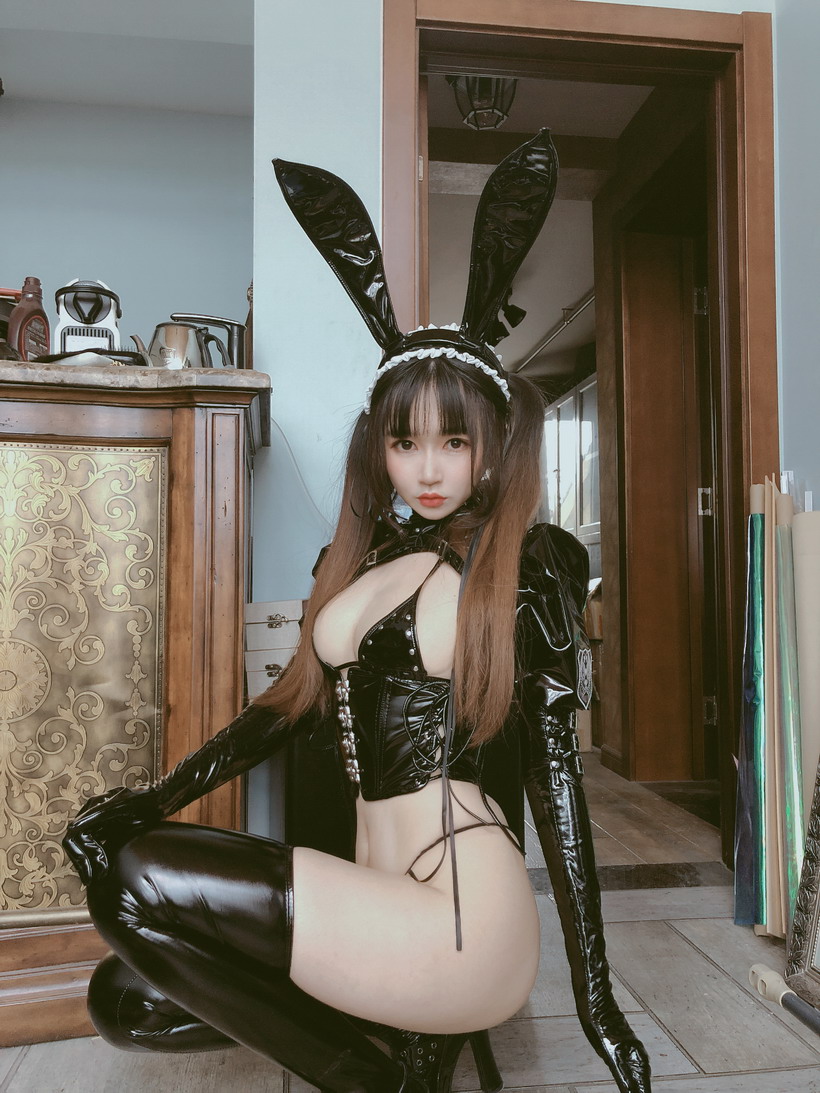 New costume design: Dark Servant
try on clothes 03
 Model: Can https://t.co/nP4h5G1h6h