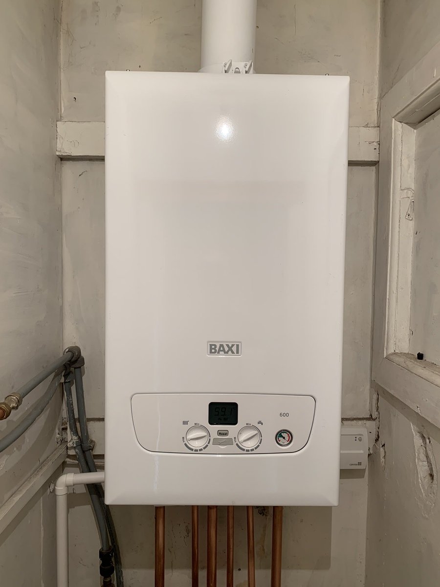EvolveHeating's tweet photo. Another boiler change completed today, Old Vokera excel out and Baxi 630 with wireless programmable room thermostat fitted with vertical flue. #justevolve #saturdayshifts (shower pipework on the left not fitted by ourselves) https://t.co/nutTcSCXxw
