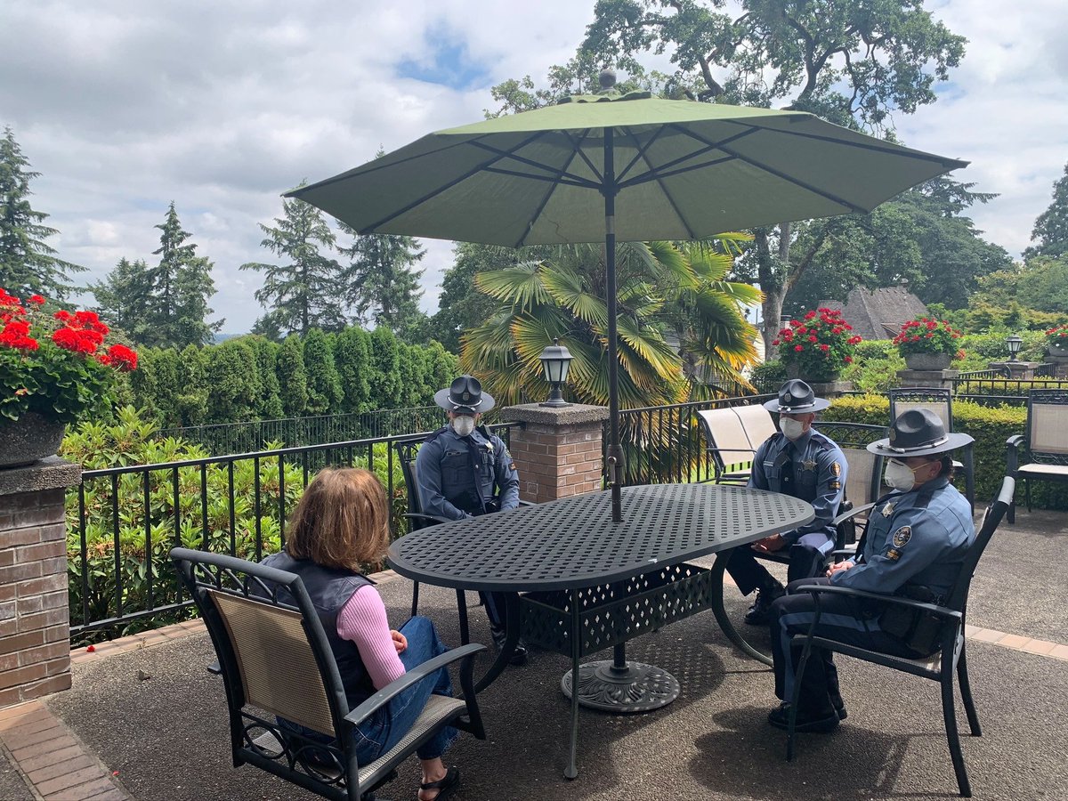 galt_wi's tweet image. Oregon governor Brown publically shaming officers who know #MasksDoNotWork