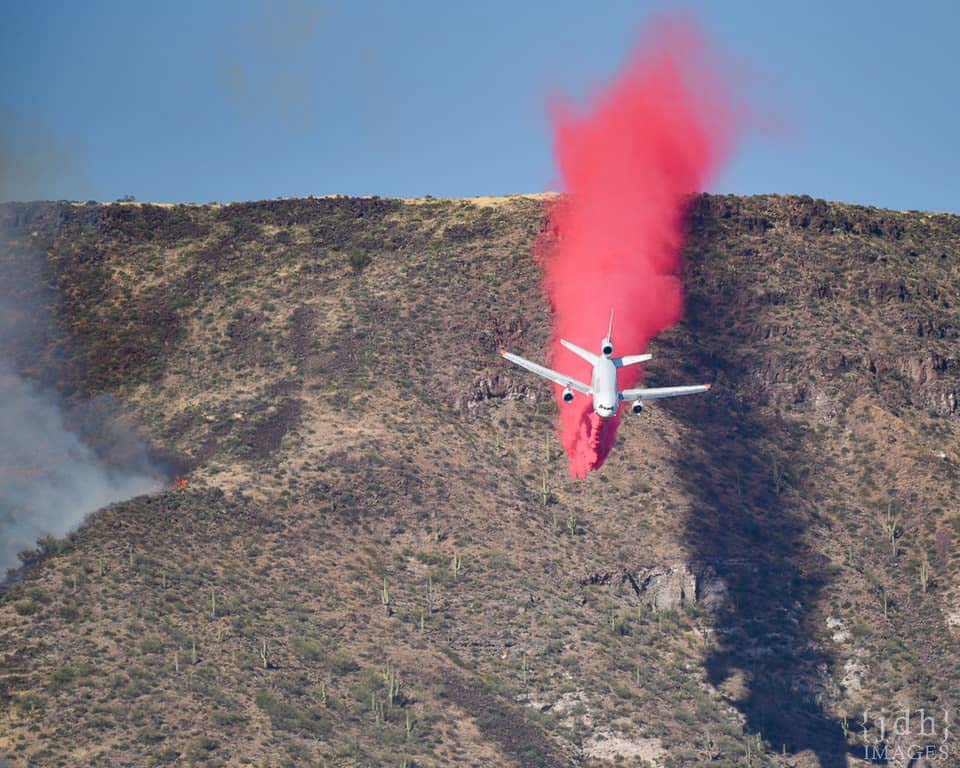 scramble_nl's tweet photo. Restraining wildfires in the US. Read more at https://t.co/GUkFb8x7jn (photos Johan Hall, Ned Harris, Shane Herbey and Neptune Aviation)
#avgeek #aviation #wildfires #USA #firefighting #CentralFire #Chatridge2 #VLAT #EricksonIncorporated #SillerHelicopters #FireAviation https://t.co/RW7KVY4JW3