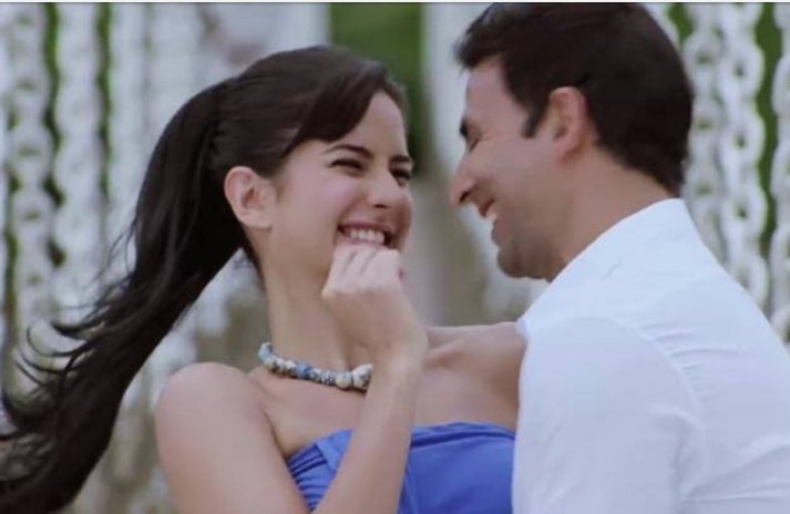 Bhushanadhau1's tweet photo. There Cute Chemistry In #RishteNaate Song 😍❤
@akshaykumar #KatrinaKaif 💑
#AkkiKat ♥
#12YearsOfDeDanaDan
https://t.co/sXzSHSNsTK