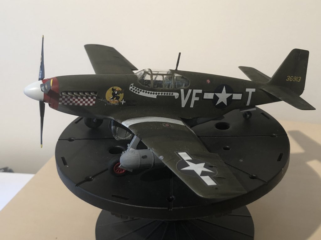 RevagreenukAndy's tweet photo. Tamiya P51B Mustang of Capn Don Gentile, 336th FS, 4th Fighter Group,  Debden, England 1943/4. Aircraft was destroyed when it crashed April 44. Gentile was killed in 1951 test flying a T33 Shooting Star. Think its done! https://t.co/aBGdVrnjuE