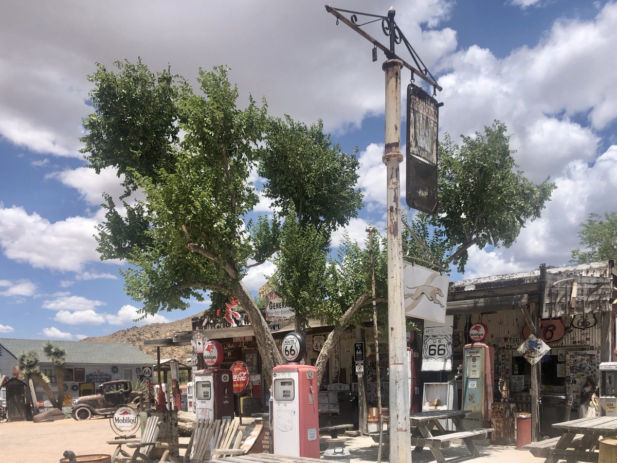 NearAndFarAZ's tweet photo. A few scenes from the #MotherRoad for #July4 β€οΈπ€π
#Happy4thofJuly!
#Roadtrip #Route66 @route66news @gokingman #HackberryAZ #KingmanAZ @ViistArizona #ArizonaRoadTrip https://t.co/ClaQs41ygG