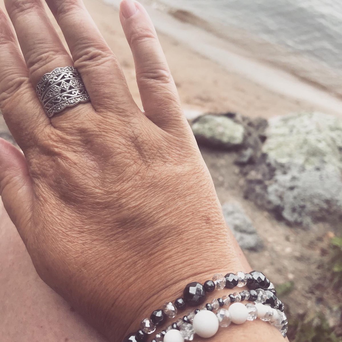 michelledequier's tweet photo. Weekend style💕💎
#treeoflifenecklace #chanelleearrings #gigiring #laylabracelets #tocaralife https://t.co/cOy5fSMCVY