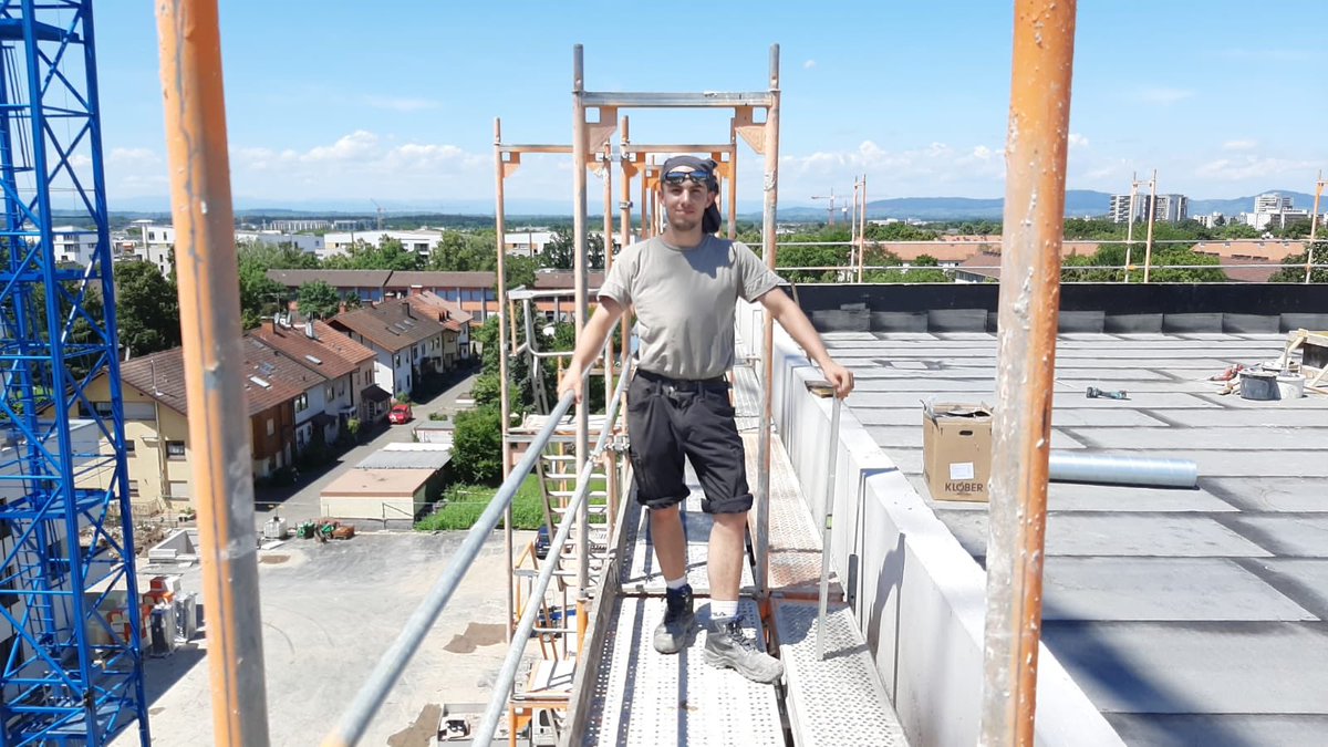 iFaBixYT's tweet photo. Moin @edeltalk, ich wohne in Sachsen-Anhalt und war eine Woche auf Montage mit meinem Dad in Freiburg, um mir ein bisschen Taschengeld zu verdienen. Hab glaube zum ersten Mal in meinem Leben gearbeitet haha da war euer Podcast nebenbei eine gute Ablenkung #edeltalk #edelbild https://t.co/lA2ztSrTnx