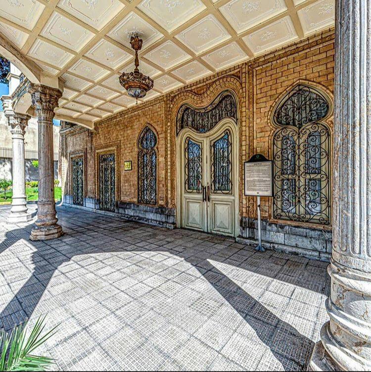 iranroute's tweet photo. Close to the Toopkhaneh Square, there is an enchanting house known as Sardar Asad’s House.Nowadays, this impressive house is used as the museum of the National Bank of Iran.
 #spring  #iraiandish #iranculture #nomadgirls #timemuseum #موزه_زمان travelinspo #traveliran #seeiran https://t.co/DauAkvhUUL