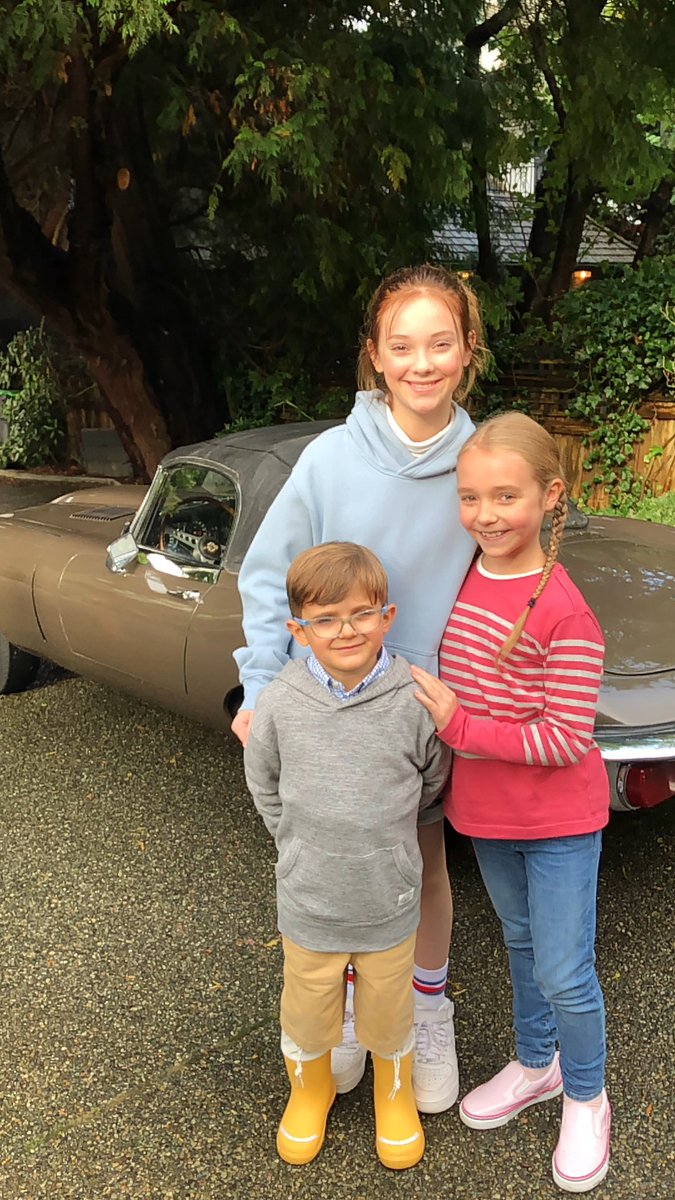 RealSophie_G's tweet photo. 4th of July 🇺🇸 Car Wash with my favs❤️🤍💙@netflix @netflixfamily #babysittersclub @SophiaReidG @sebastianB_R so much fun filming this💗 #spraybattles with siblings for the win 🏆 https://t.co/WqwZJXu1Xb