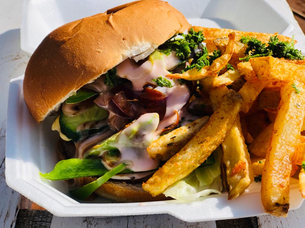 lesco1207's tweet photo. #day18oflockdown Burger Meal Special❗

2 for R60 with chips, original price is R40 each.

📍12649 I-Nkwili Street, Vosloorus, Ext 23
��0781803549 / 0662274083

You can pre-order and collect. We do deliveries also😉 https://t.co/7aWC3rQ2yu