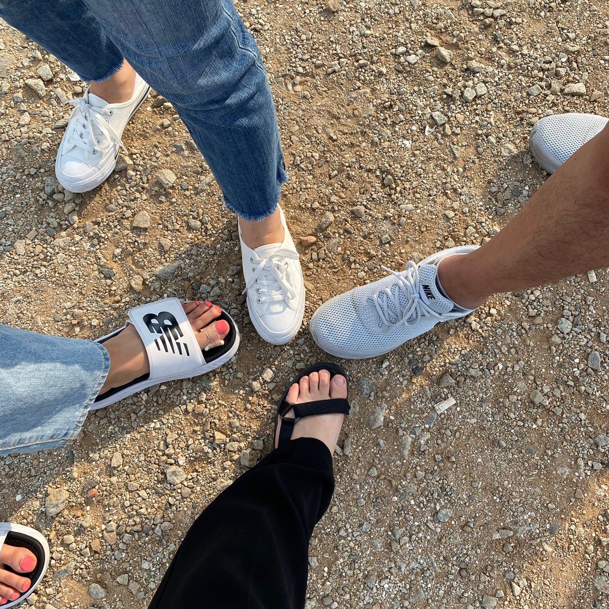 bvndit_py's tweet image. [#UPDATE | 040720]

@bvndit_official💕
.
╰─➤ ✎ Actualización de Songhee🦉
Me quité la máscara por un momento cuando tomé una foto en la playa...
Estoy feliz de poder salir después de todo este tiempo &amp;gt;&amp;lt;🖤🖤
.
────────
#BVNDIT #밴디트 #BVNDITBUL #Carnival