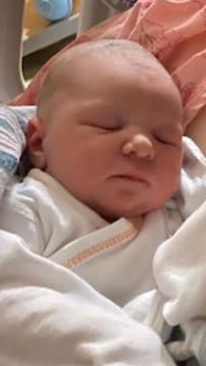 chriswinbig's tweet photo. ⁦@BarryLarkin⁩ this babies name is Larkin Michelle Green. Named after the best shortstop the Reds ever had. You revolutionized the position. Combo offense and defense. ⁦@JGreenMachine15⁩ #girldad. https://t.co/lofzOWnTS9