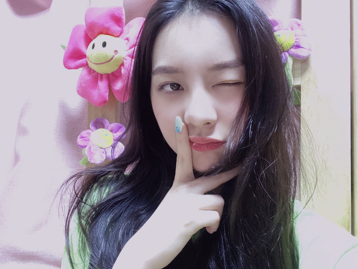 bvndit_py's tweet image. [#UPDATE | 040720]

@bvndit_official💕
.
╰─➤ ✎ Actualización de Yiyeon🐰
florece como una flor🌻🌻🌻
.
────────
#BVNDIT #밴디트 #BVNDITBUL #Carnival