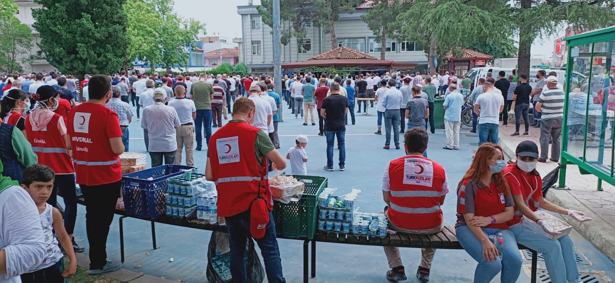 genckizilay54's tweet photo. Hendek ilçemizde bulunan  havai fişek fabrikasında yaşanan patlamada hayatını kaybeden vatandaşlarımıza Allah’tan rahmet yakınlarına baş sağlığı diliyoruz. https://t.co/bgJFbv5kYM