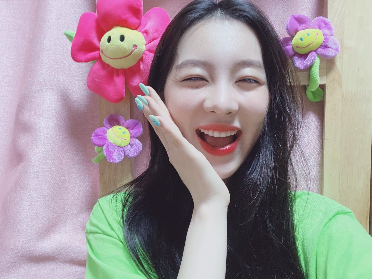 bvndit_py's tweet image. [#UPDATE | 040720]

@bvndit_official💕
.
╰─➤ ✎ Actualización de Yiyeon🐰
florece como una flor🌻🌻🌻
.
────────
#BVNDIT #밴디트 #BVNDITBUL #Carnival