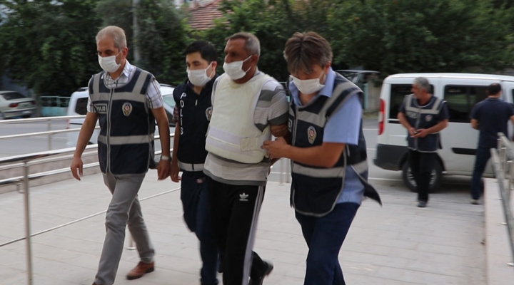 BirGun_Gazetesi's tweet photo. Cezaevinden izinli çıkan erkek, boşanmak üzere olduğu kadını öldürdü
https://t.co/7uzCzryQGp https://t.co/hmrT3veFbl