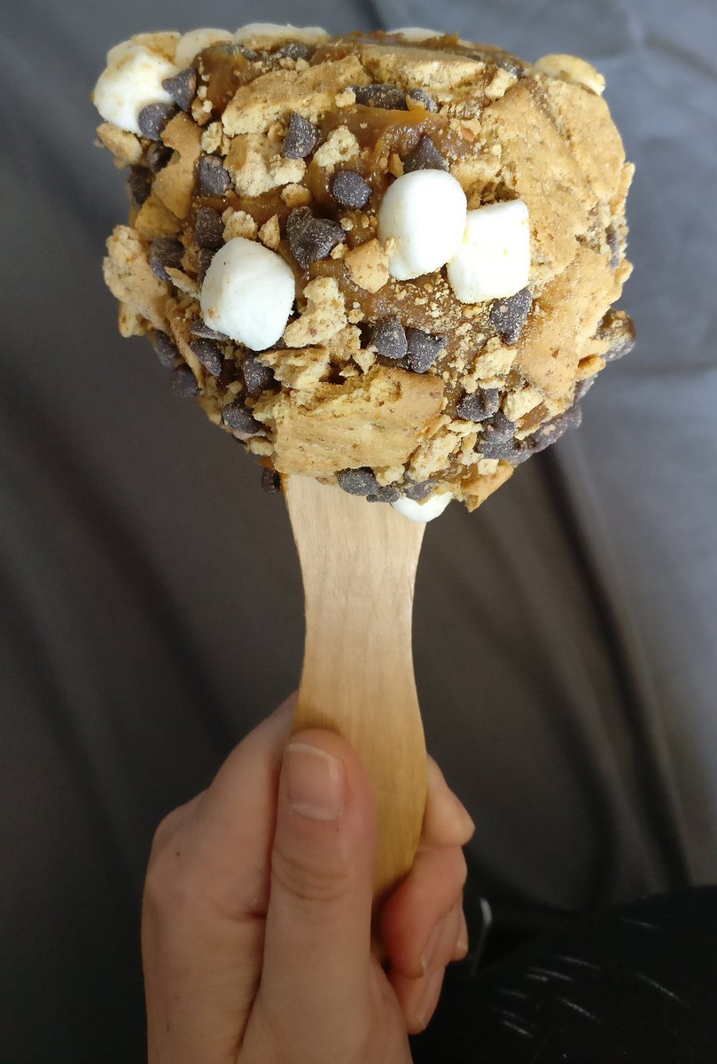 cmcalgary's tweet photo. Rocky road candy apple for breakfast. 😍 Basically fruit salad, right? #yyc https://t.co/NWwpiq9C2g