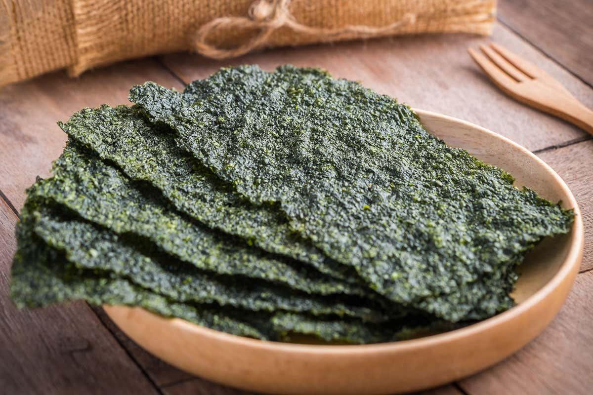 Eating seaweed can genetically modify the bacteria in our guts bit.ly/2D8bajB