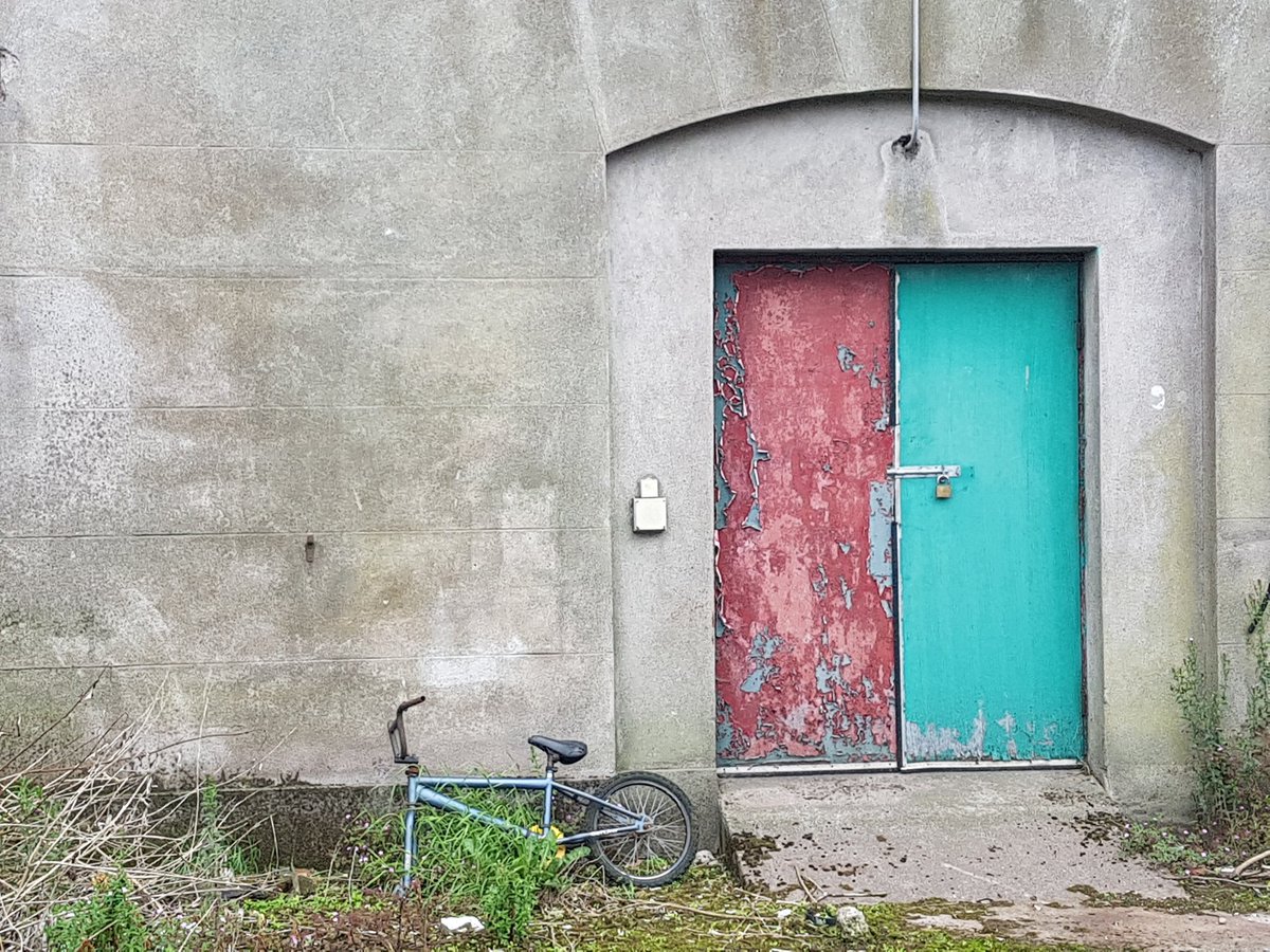 even the entrances stand out at disused  @Odlums_Ireland mills in  #Cork beautiful, so much character, let's hope it's back in use soon, it would be amazing addition to the city  #socialcrime  @corkcitycouncil  #programmeforgovernment  #homeless  #arts  #waterfront  #play  #history