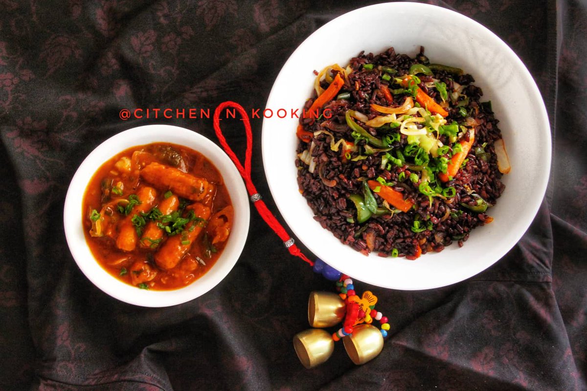 CitchennKooking's tweet photo. White fried rice? Nah too boring now. What abt a Black Fried rice? Ever made this? Try out for yourself and why not if its something so tasty and healthy at the same time.Check the recipe at below link and do follow my handle there 🙃
https://t.co/vUGLpPtGzN 
#SaturdayMotivation https://t.co/mVdr3Ecc1K