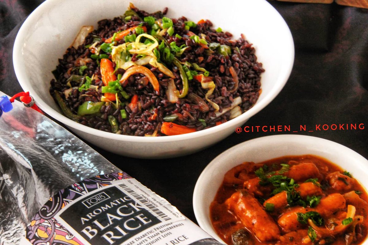 CitchennKooking's tweet photo. White fried rice? Nah too boring now. What abt a Black Fried rice? Ever made this? Try out for yourself and why not if its something so tasty and healthy at the same time.Check the recipe at below link and do follow my handle there 🙃
https://t.co/vUGLpPtGzN 
#SaturdayMotivation https://t.co/mVdr3Ecc1K