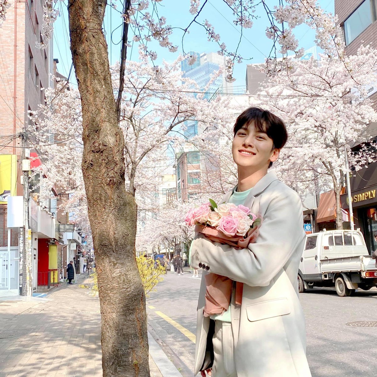 jongcha224's tweet photo. Happy birthday, Wookie!!! 
Stay pure, humble, and free. 
And always remember that you are loved by many. 😘💕

#HappyBirthdayJiChangWook
#HappyBirthdayJCW
#HappyJiChangWookDay
#HappyJCWDay https://t.co/CHUofNDzsA https://t.co/sK9LGZ4YEv