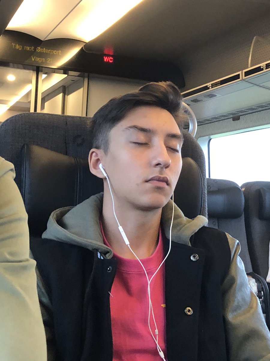 eliasburazer's tweet photo. Sleepy #sleepyboy #sebbe #raggman #music #Hiphop https://t.co/UsNLvIXdD3