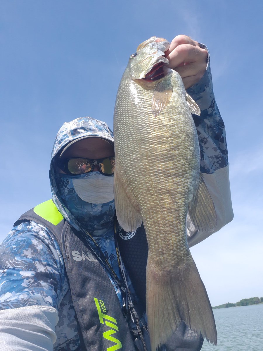 scottyb1971's tweet photo. Lots of fish on the graphs but tough to get them to bite. Put 3 in the boat at Binbrook today. No braggers. #Binny #TillerLife #Crankin https://t.co/skc8k4zRg7