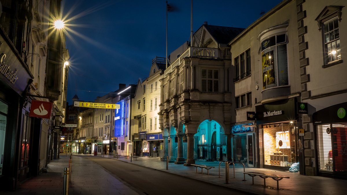 ExeterCouncil's tweet photo. Our @ExeterGuildhall has turned blue this weekend to celebrate 72 years of the @NHSuk. Join us at 5pm tomorrow to applaude NHS staff, key workers and everyone who has played their part during the coronavirus pandemic. 

#LightItBlue #ThankYouTogether #NHS

https://t.co/cTEzvNKCbB https://t.co/mJi9YiIYB2