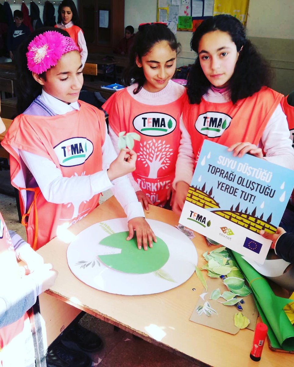 syhakkiakyuz's tweet photo. Tema Ortaokul Programı okulumuzda başarıyla uygulayan Teknoloji Tasarım Öğretminimiz Safiye YARAR’a ve öğrencilerimize teşekkür ederiz. #tema @tcmeb @ziyaselcuk @SiirtValiligi @dnzdp1979 @memis_inan @MemSiirt @baris_kezer @sirvanmem @RessamOgrtLab https://t.co/j6oXQN9ELG