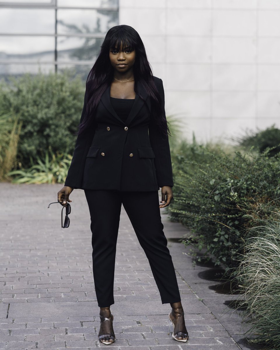 niang_fifi's tweet photo. Hello guys venez commander mes ensembles blazers ou retwitter pour me donnez de la visibilité please . 
Je vais  offrir un blazer pour participer il suffit de retwitter en mentionnant la couleur que vous préférez parmi les 4 . Insta:@exceptionnelle_shop https://t.co/5B5ocijDii