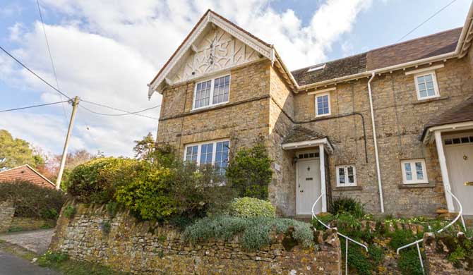 Hostelman's tweet photo. Hostelsman's #cottageoftheday is East Cottage #LangtonHerring 🇬🇧

https://t.co/IVpql55G9O

More #cottages &amp; #holidayhomes on #Hostelman at https://t.co/jt2nTrByuw

#UnitedKingdom #Dorset #holidayhome #cottage #vacation #travel #travelling #traveling #hostelmansworld #getyourguide https://t.co/e85qqGpNTD