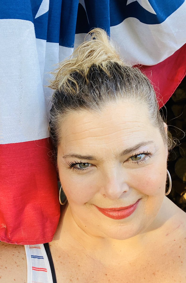 244 yrs old &amp; feeling it, I’m sure!HBD AMERICA! ❤️🤍💙
#GodBlessAmerica 🎶💯
#HappyFourthOfJuly 🇺🇸🎆
#HappyBirthdayAmerica 🎂🥂