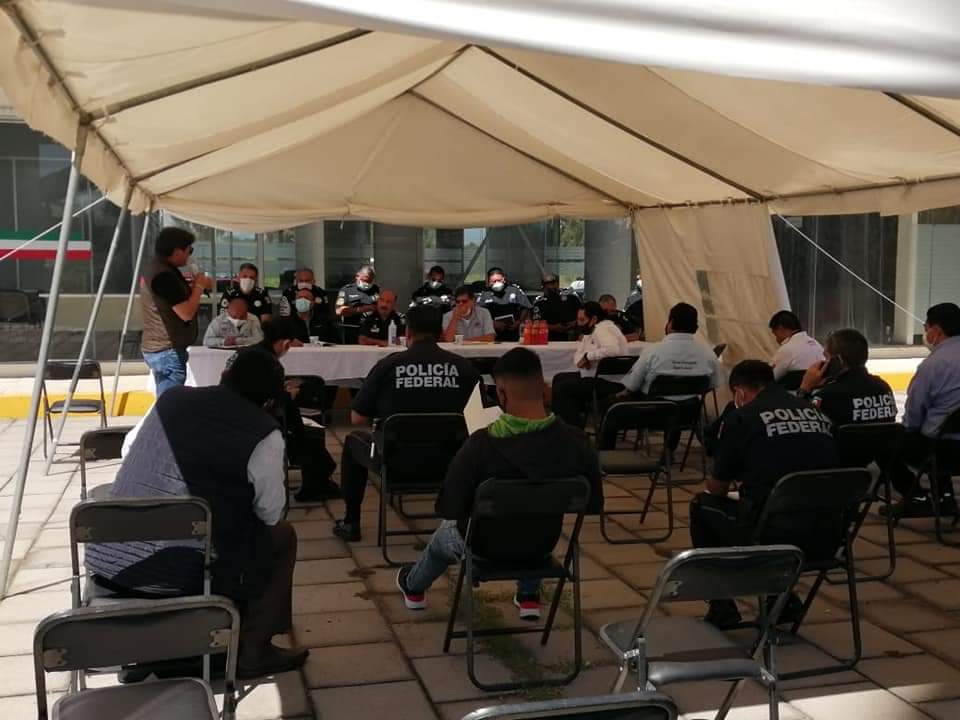 Hoy en el arco de seguridad en Puebla, se llevó a cabo una reunión con lo que hoy es Guardia Nacional, en esta estuvo presente el subdirector del centro SCT Puebla el cual se comprometió a poner un orden al tema de las grúas federales en el estado de Puebla.