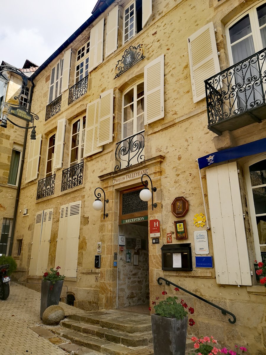 CATHERINEPATUEL's tweet image. #DPII #ODYSSEY - Séminaire de 3 jours à Bourbon L'Archambault pour que nos équipes fassent connaissance. Arrivée de tout le monde le 1er juillet.