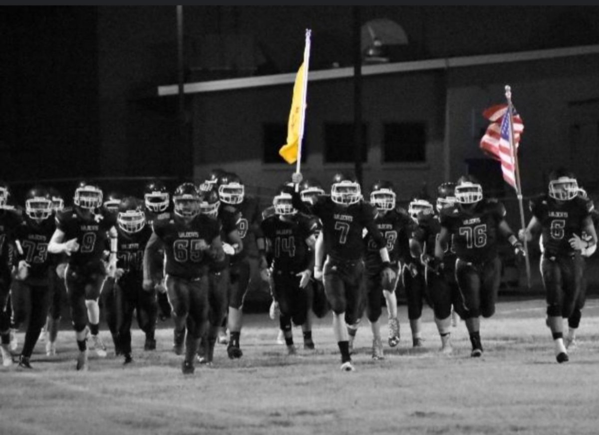 Richard54876837's tweet photo. Happy Fourth of July from Tularosa Wildcat Football! https://t.co/wFTRsN5Jmy