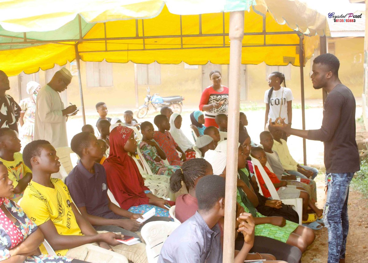 LegasTeam's tweet photo. Exactly a week ago,we were opportuned to bless the lives of the inhabitants of the Agbamu community of Soka area,Ibadan; our target audience being children and teenagers... It's always a blessing to be a blessing
#TheSmileProject
#LegasTeamIntl https://t.co/Hky7ZQafF1