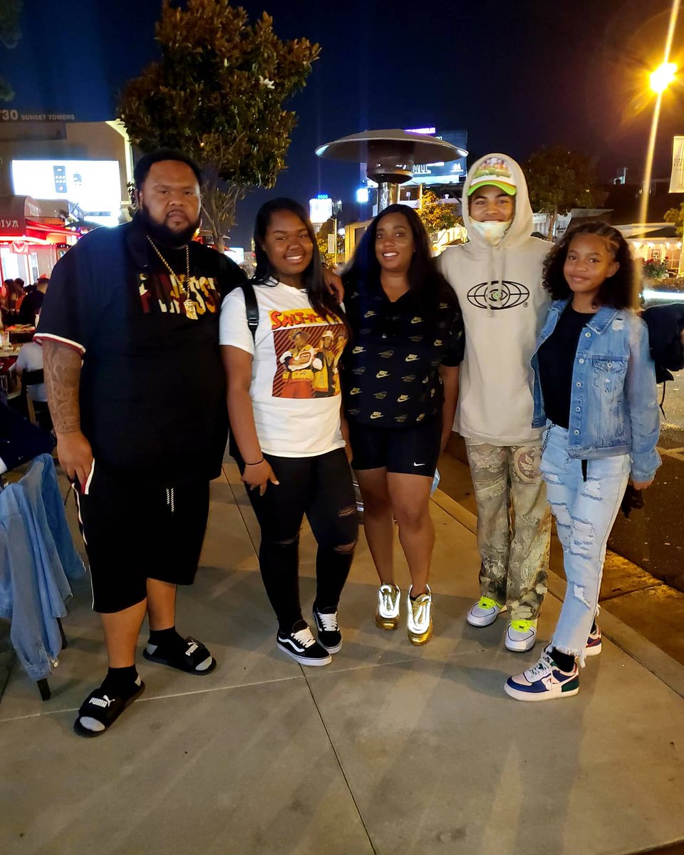 FillmoreRich3's tweet image. Last night we spent some time with our friends &amp;amp; members of our board of directors @seasidestretch @itsdavidali then pulled up on our Multi-platinum alumni @24kgoldn and gave him some merch from our collection with @forever21 I appreciate yall! Lets keep winning! #ProjectLevel