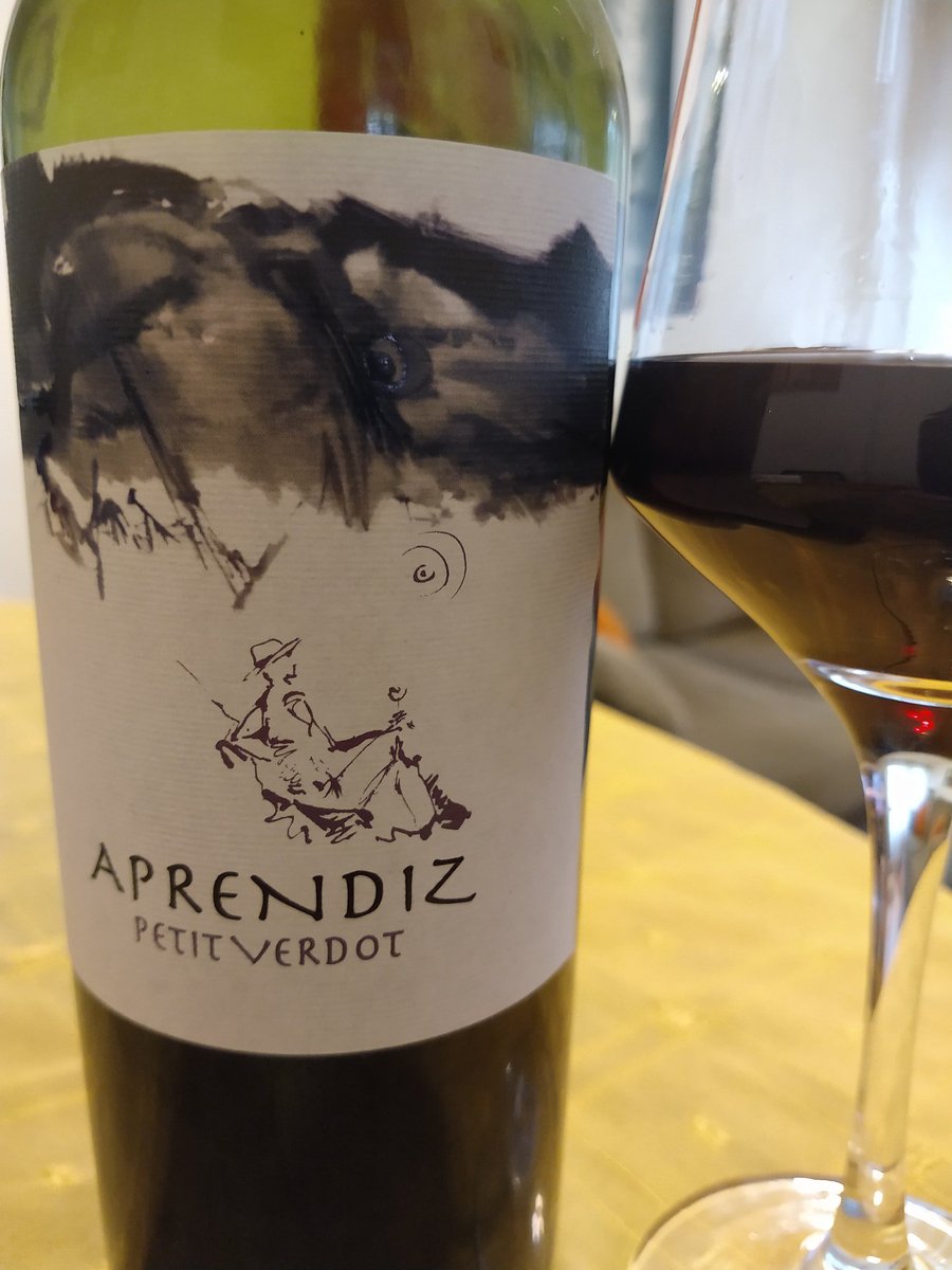 fabiancastro66's tweet photo. Tipicidad varietal y muy buena RPC. La puerta de entrada que todo Aprendiz debería abrir para descubrir un buen Petit Verdot. https://t.co/4zev2gSLre