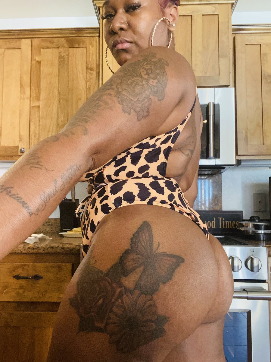 RheaTheRedHead's tweet photo. Welcome to the Jungle, bitches ❤️🤪 https://t.co/taZbNDwgT2