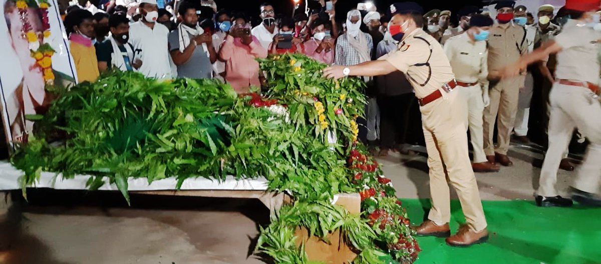 upcoprahul's tweet photo. Paid tributes at #Jhansi to brave Constable Sultan Singh martyred in #KanpurEncounter. 
 
Late Sultan wanted his 7 year old daughter to be a doctor. 
We will try our level best to get his dream fulfilled through his daughter !

Rest in peace brother 🙏

#KanpurPolice #Kanpur https://t.co/OOvHPlUxTi