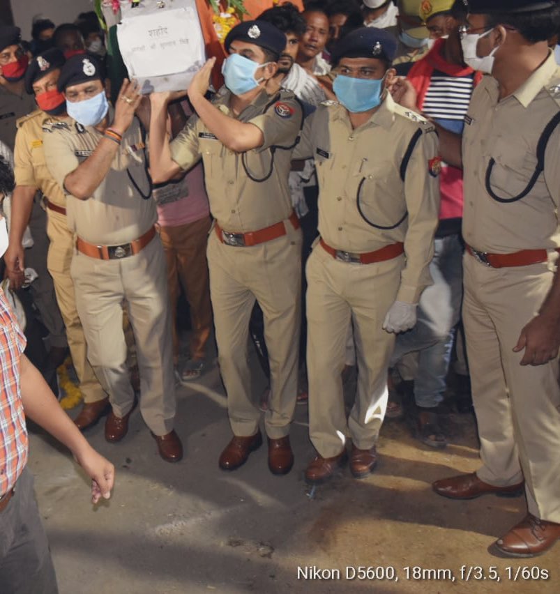 upcoprahul's tweet photo. Paid tributes at #Jhansi to brave Constable Sultan Singh martyred in #KanpurEncounter. 
 
Late Sultan wanted his 7 year old daughter to be a doctor. 
We will try our level best to get his dream fulfilled through his daughter !

Rest in peace brother 🙏

#KanpurPolice #Kanpur https://t.co/OOvHPlUxTi