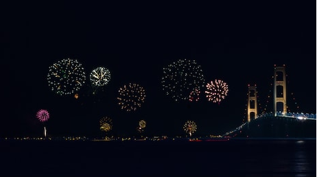 DbForster's tweet image. 'For the Fourth of July, we took a “booze cruise” to the famous bridge and back, and for a long time afterward, I wished I had sat that one out.'
What happened at Mackinac on the 4th? Major #plotpoint.
#excerpt #4thofJuly2020 #NewRelease #TheRaceofaLifetime