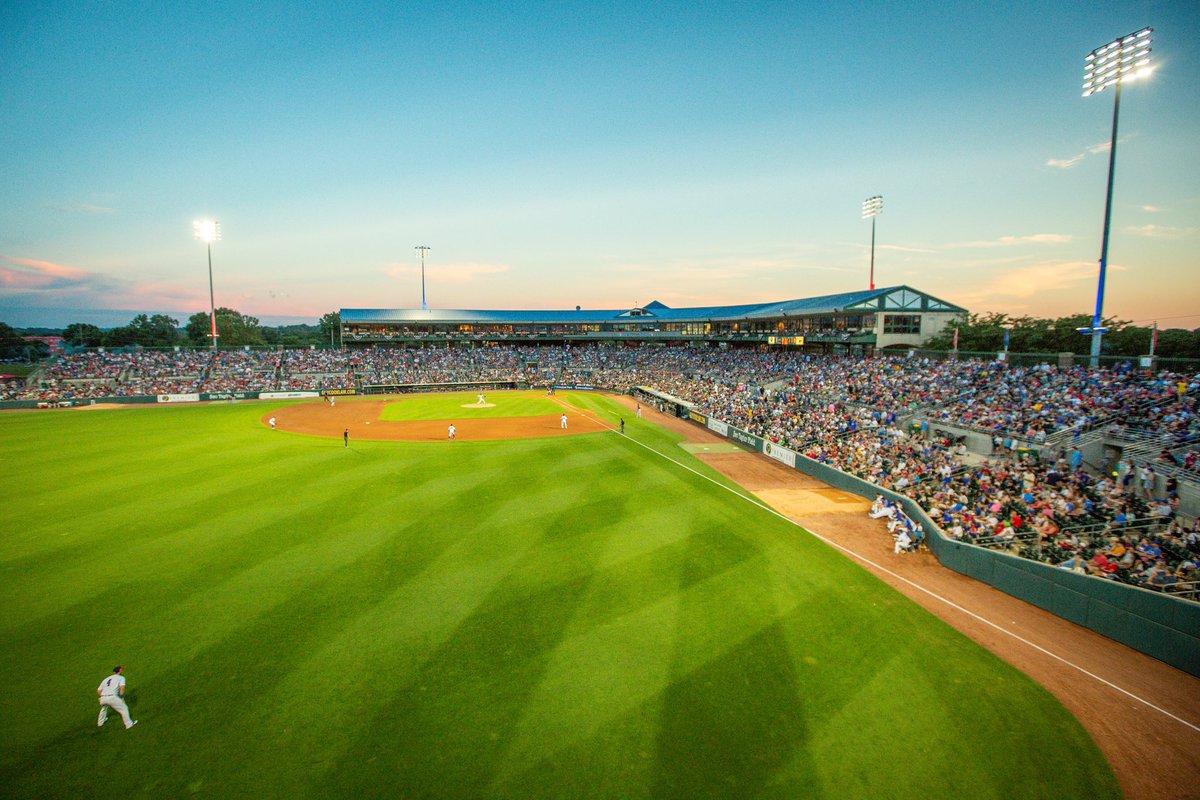 MiLB's tweet photo. Independence Day = Grounds crews flexing their muscles 💪

#MiLBFunOnThe4th https://t.co/R2WyEak67N