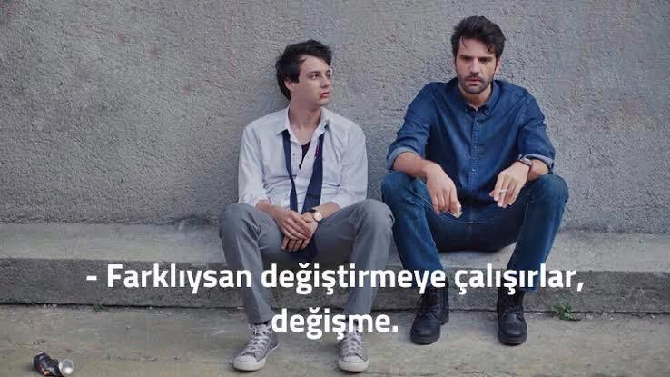 "Farklıysan değiştirmeye çalışırlar, değişme." (Aşk 101)